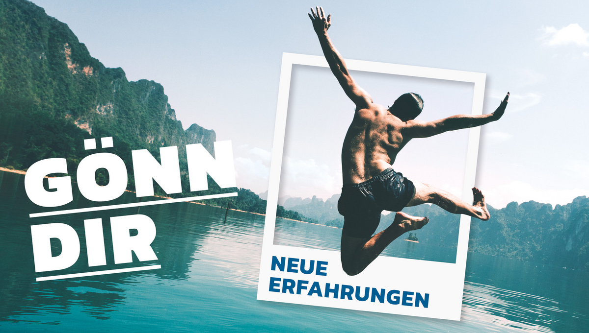 time:out 2022 - Gönn dir neue Erfahrungen. Mann in Badehosen springt in einen See